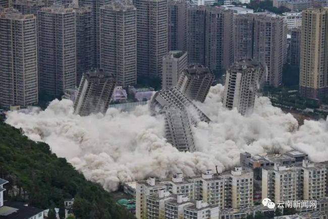 15 high-rise houses in Kunming China demolished by blasting in 45 seconds